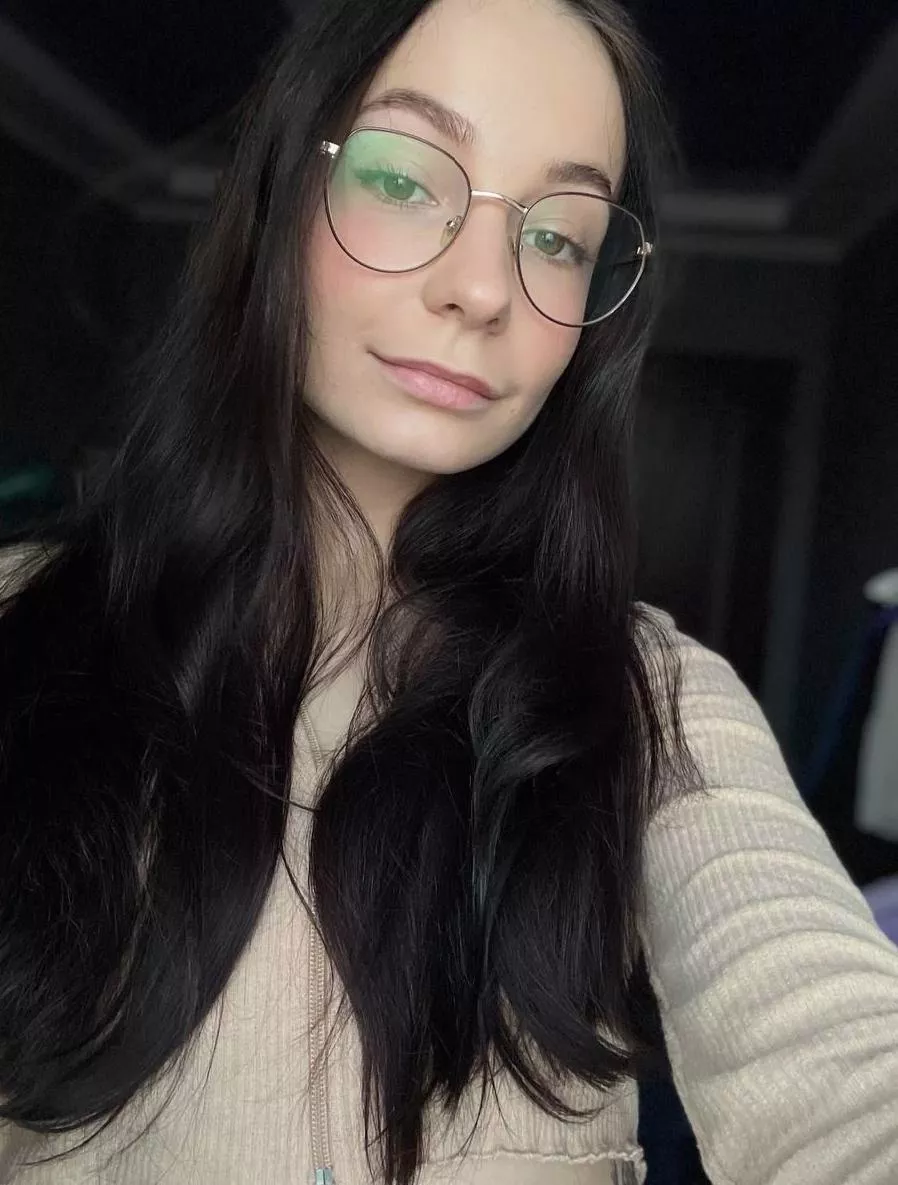 I’m in my bed alone, I'm free wanna try me? Perfect wife for u daddy