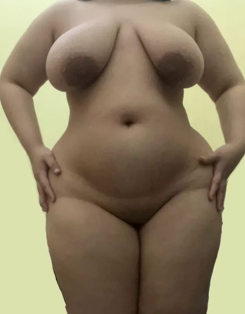 Just a girl who loves showing off so men can cum all over her body