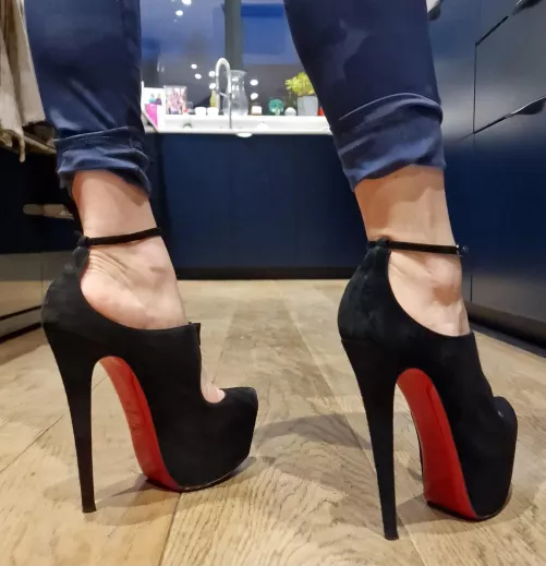 Loving my latest Louboutin find ❤️