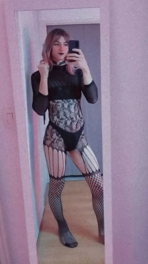 Maybe I'm trying to be goth, maybe I'm trying to be yours 