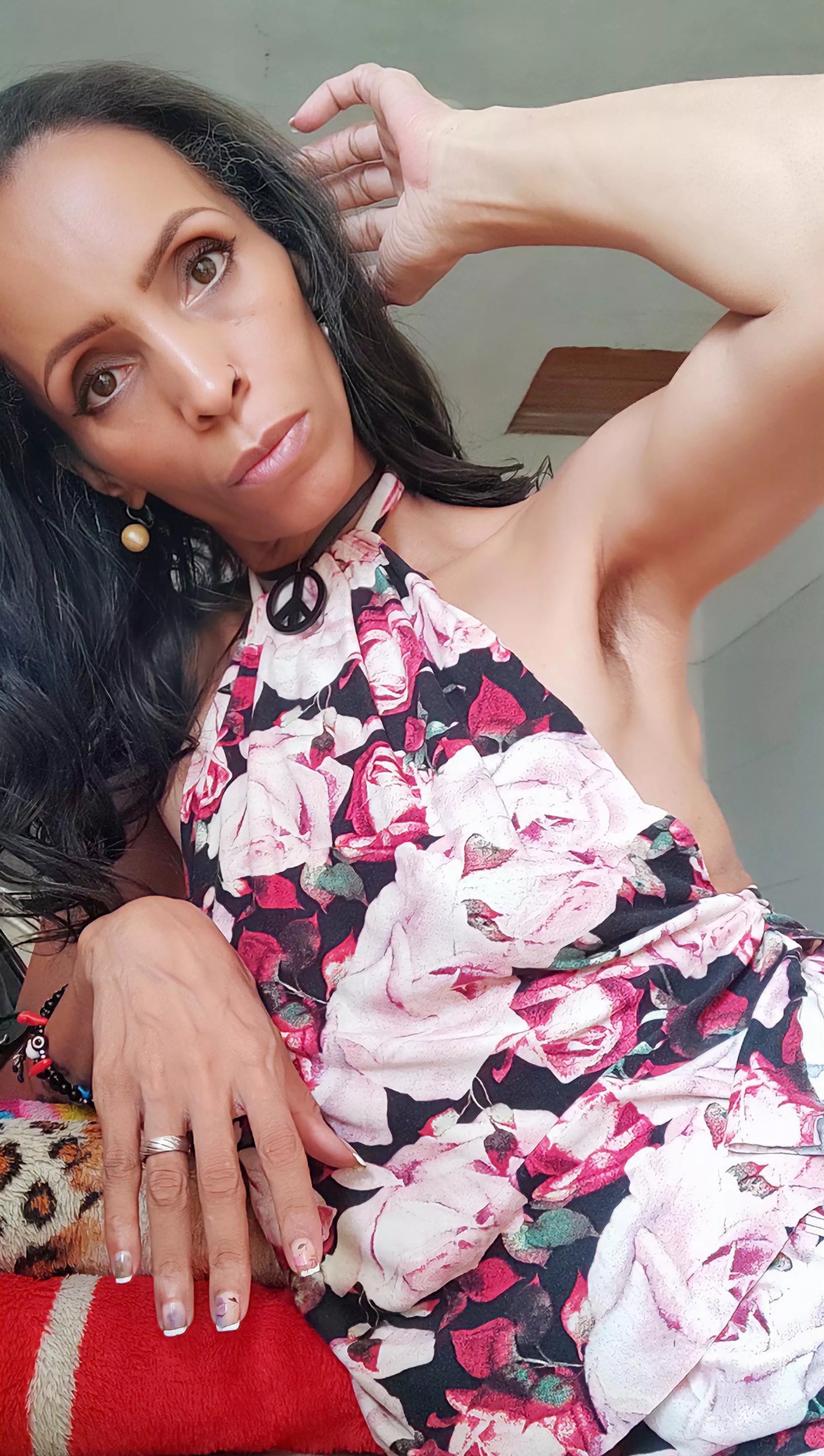 Natural vibes only—letting my armpits do their thing, no shaving needed.