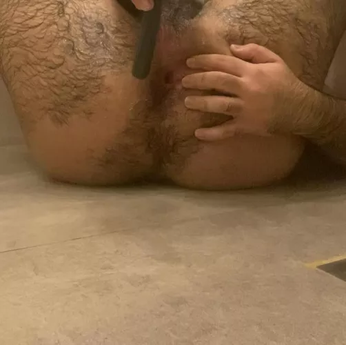 Noone wants to fuck my hairy ass :)