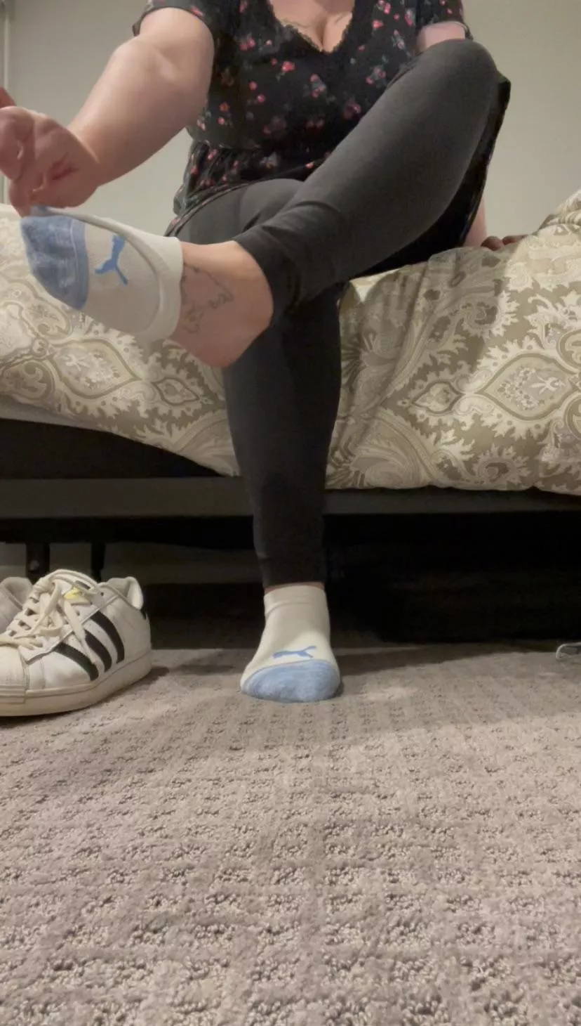 [Selling] Peeling these socks off is hard cause they’re stuck to my feet. Care to help me out? 🧦💦