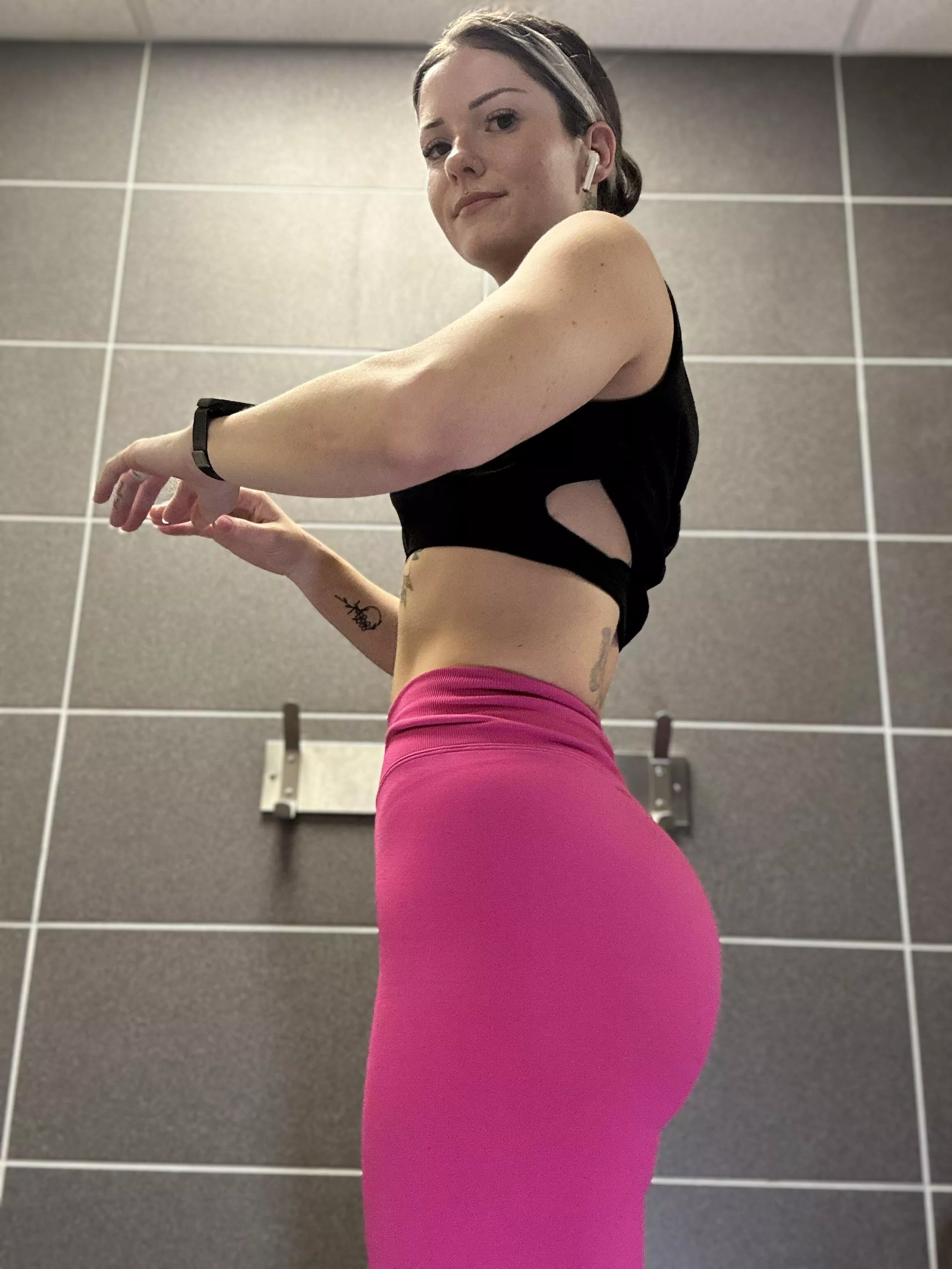 Side view of some pink leggings 