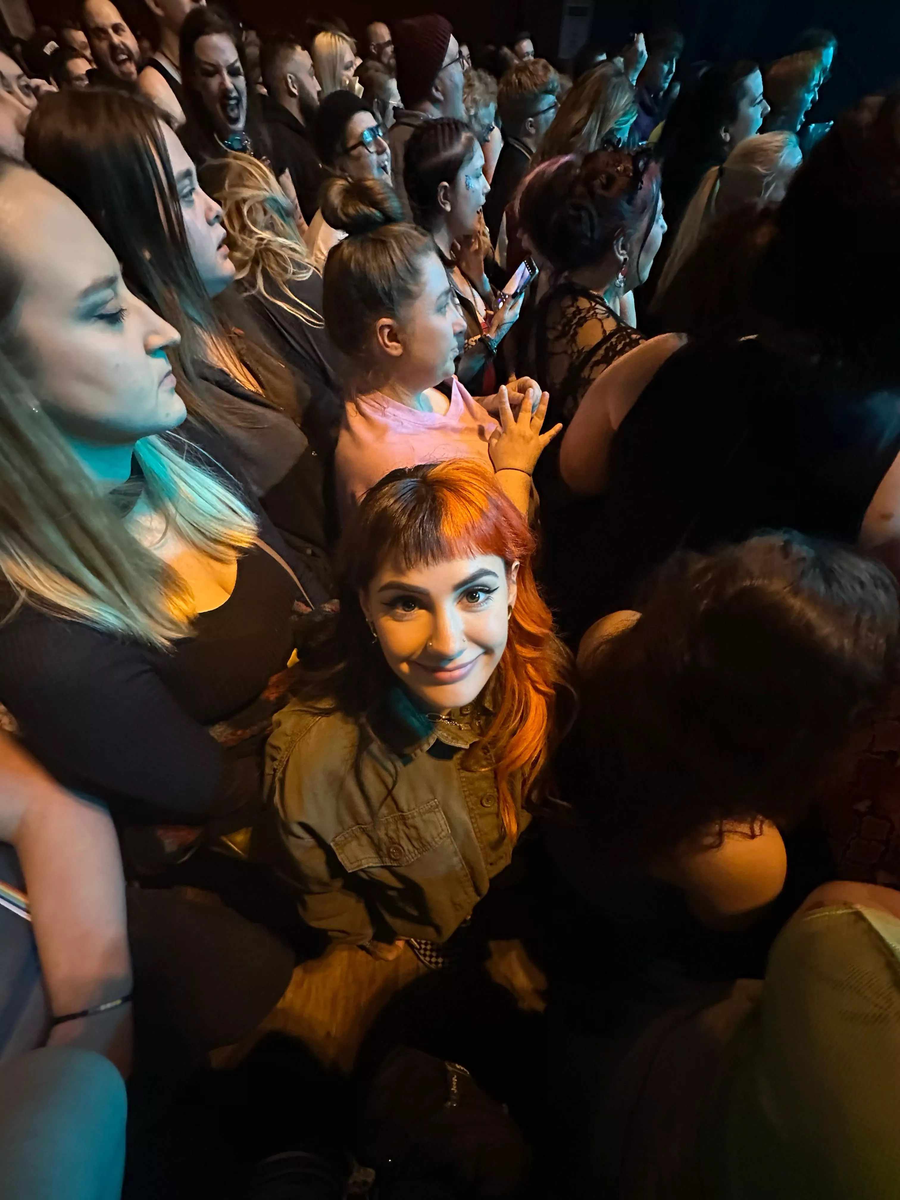 Someone please let me go on your shoulders so I can see 🥲