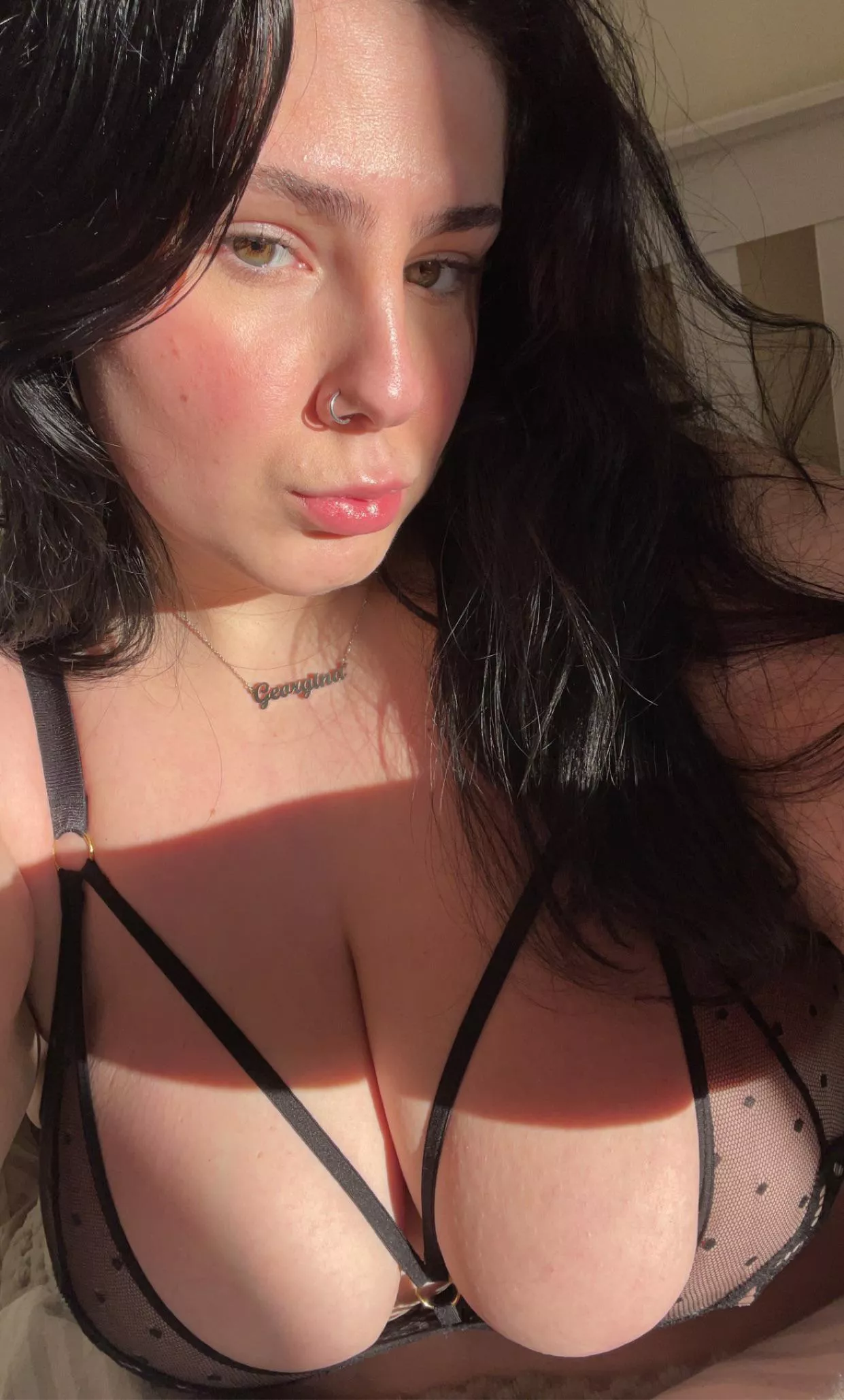 Would you let this horny chubby girl take your cock 😋