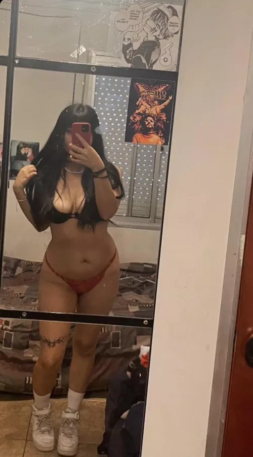 20yo and sending pics to random men today, who's in?