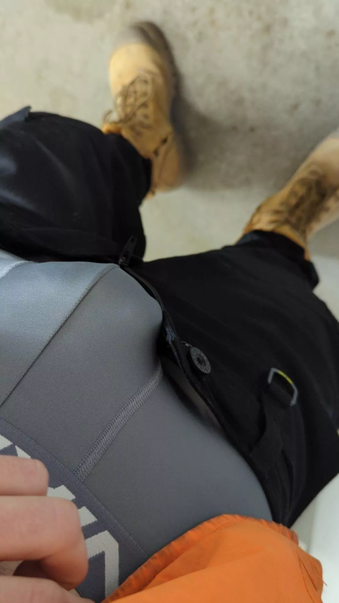 25 aussie tradie top, need some younger btms or Aussies. sc: mdj_178