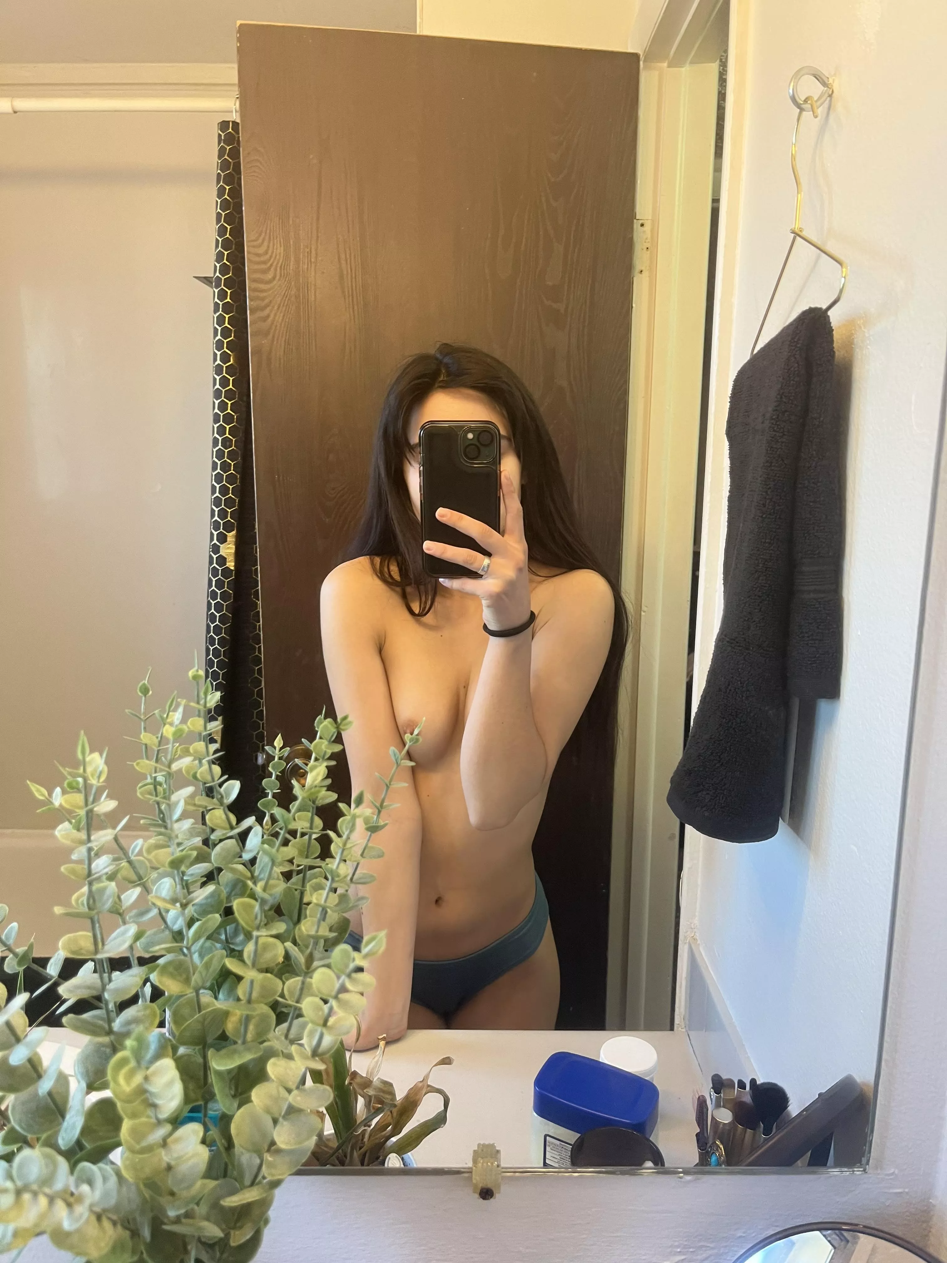 Bathroom pic for you 