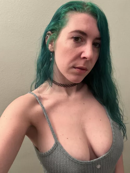 Braless naturals [image]