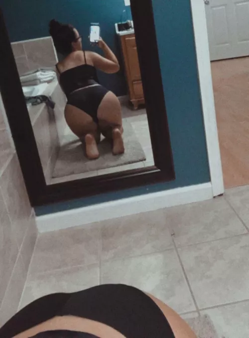 Come chat with this Southern Belle tonight