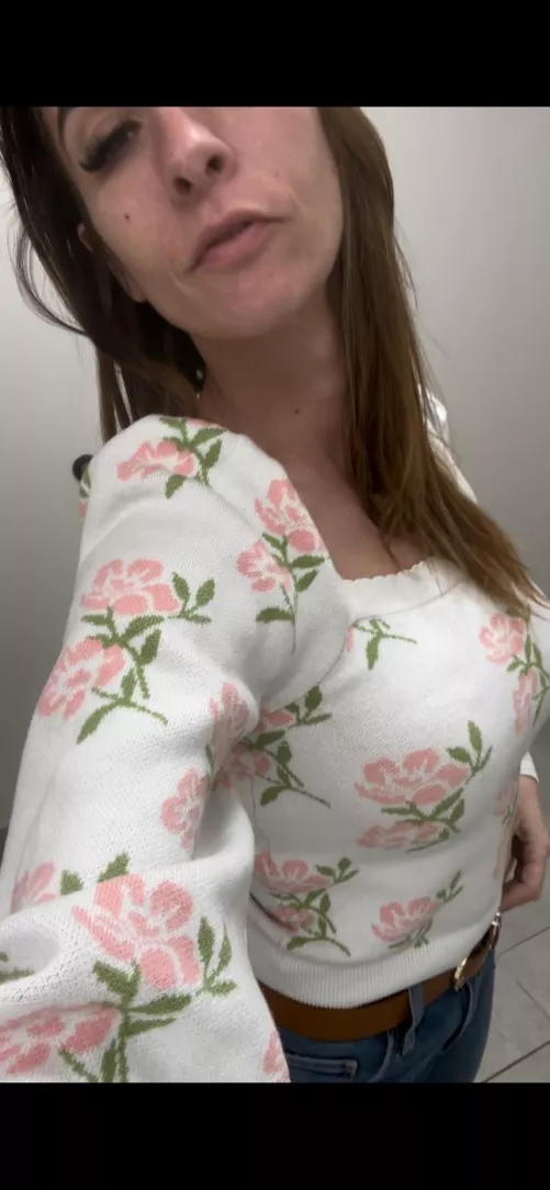 Conferences were crazy hot last night again! Can you guess what happened in the bathroom? 😈