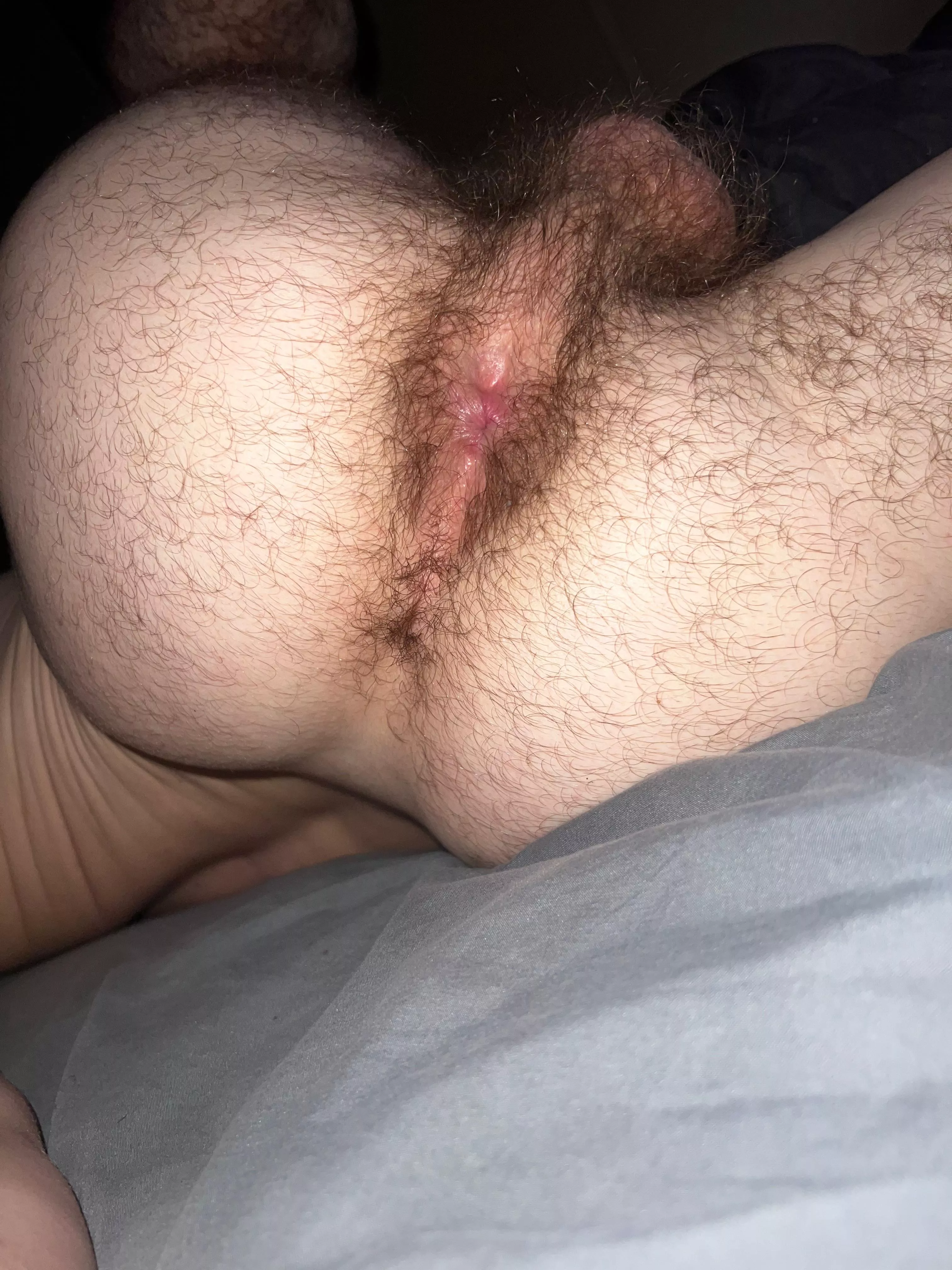 Damn my hairy puckered hole needs to be tongue fucked 😛