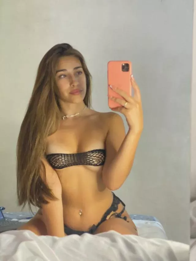 Ever heard a bikini tell a seductive story through tanlines? Well, here's mine