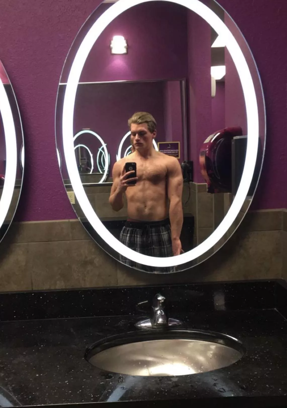 Flexing for you 😘