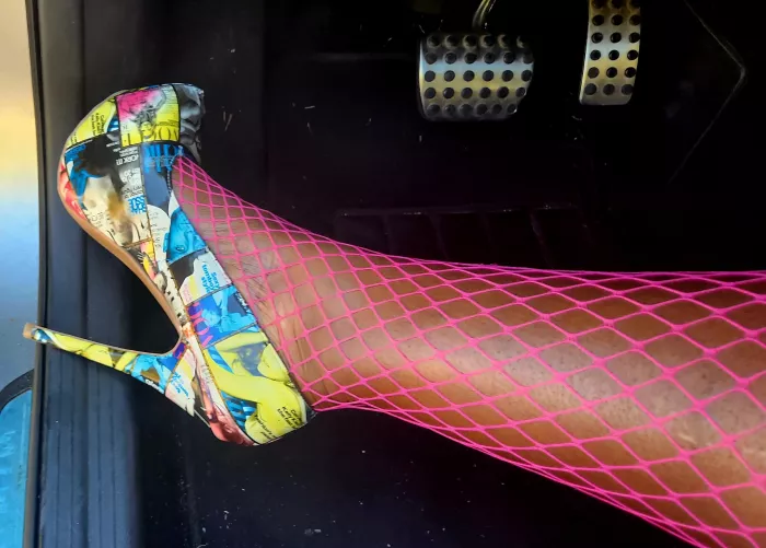 Found these girls for $5 at a thrift store. 🤣🤣🤣