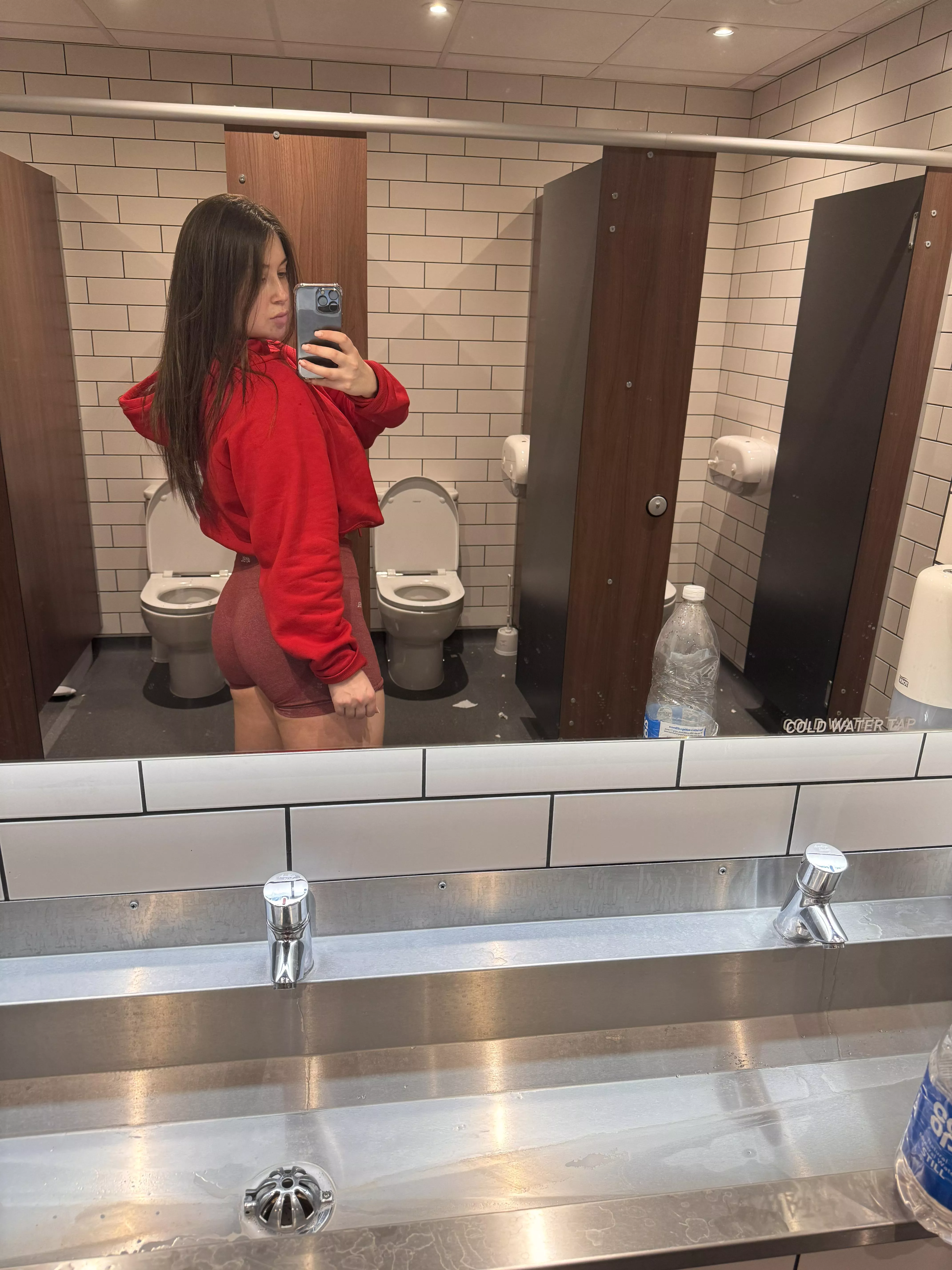 Haven’t been able to train properly recently. Losing my booty gains 🥺 