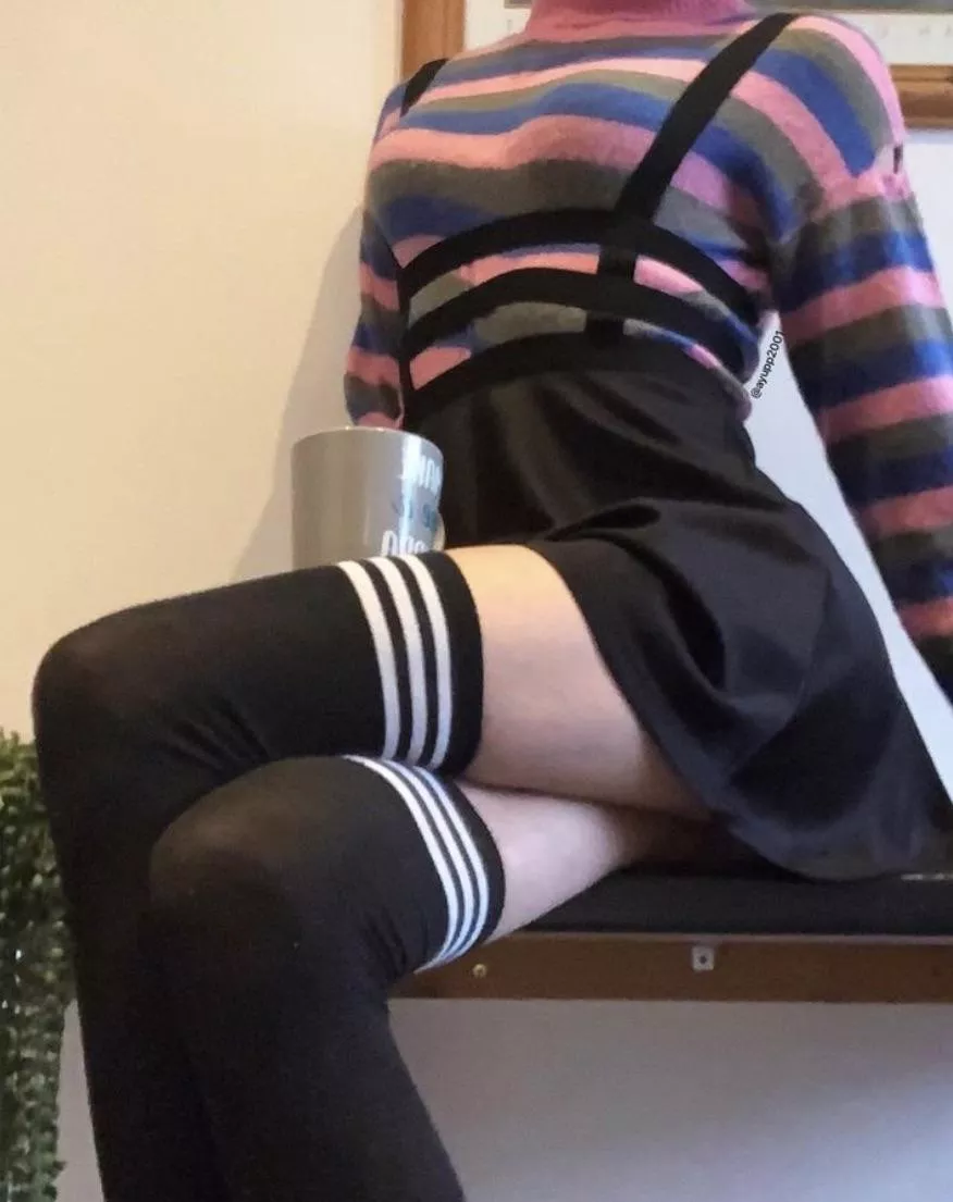 I don’t own any chairs so this will have to do ^-^