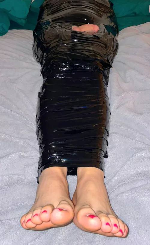 I got wrapped up and tortured and I'd beg for it again and again 😍🐷