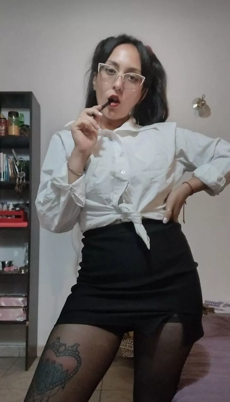 I think the boss would look at me if I undid my buttons a little more?