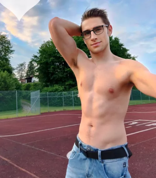 i want you to describe how amazing you think this pits smell 😉