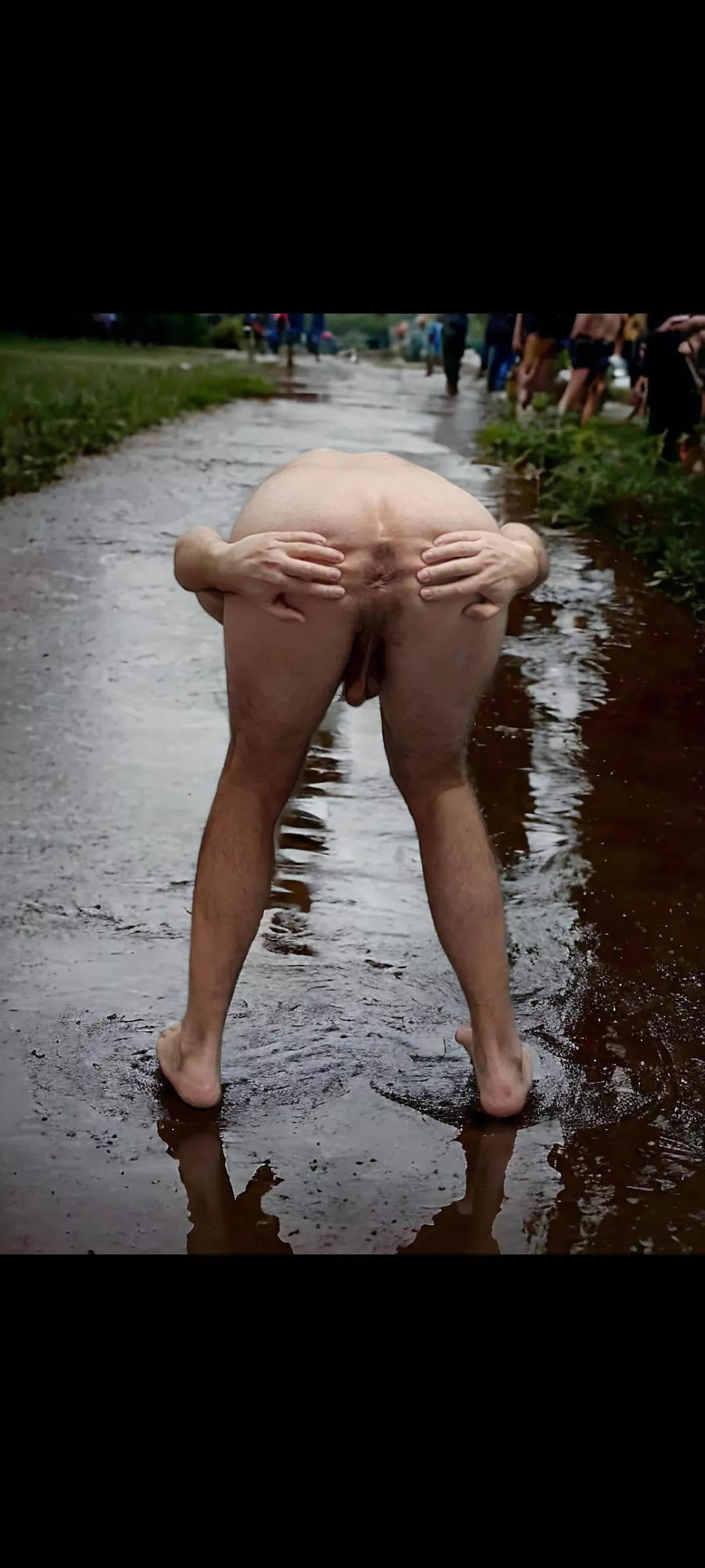 I was drunken at a festival and my friends told me they take a pic 