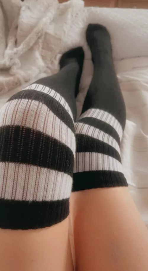 I'm addicted to wearing thigh highs ;)