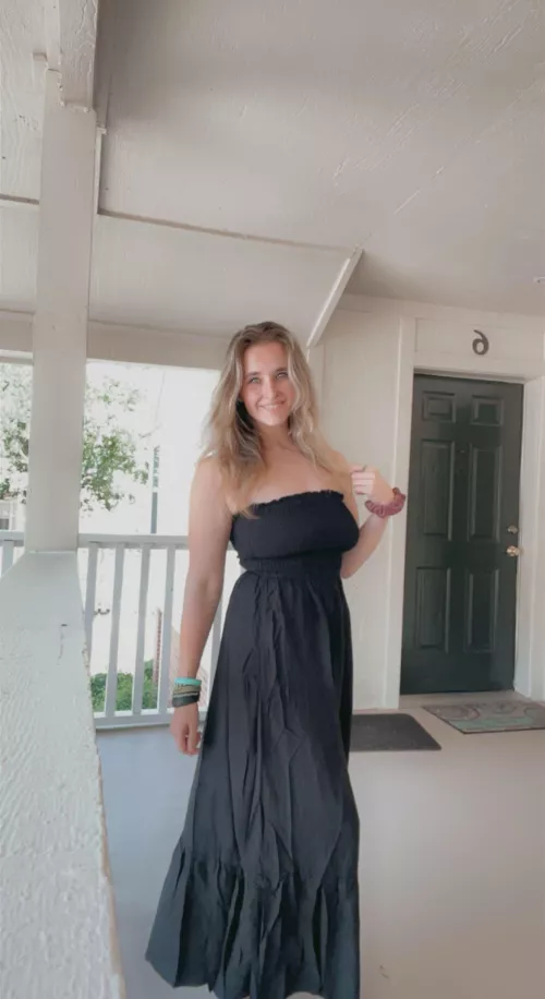 im completely naked under this dress😉