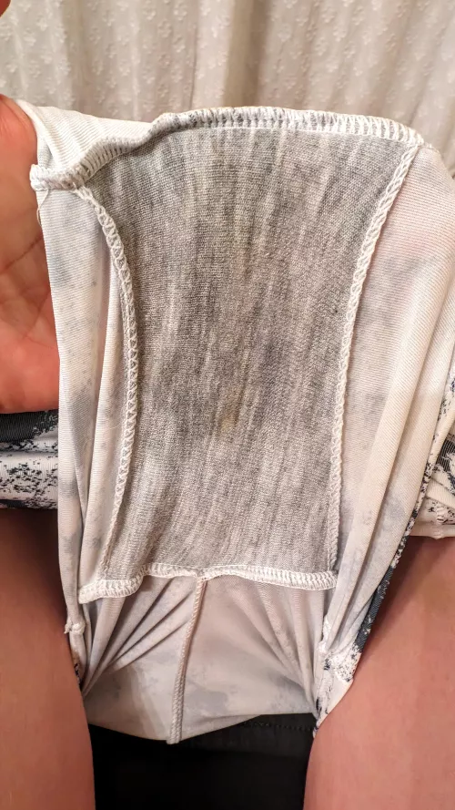 Isn't the mix of sweat and grool magical? ✨ I can't stop smelling these