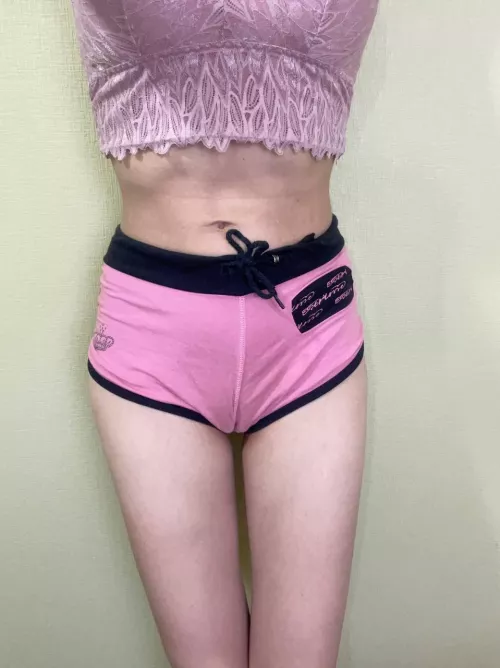 juicy peach in shorts