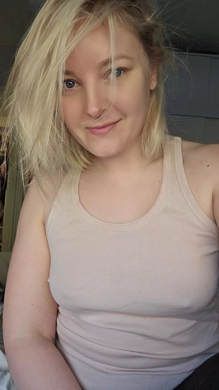 Just woke up, good morning 💋