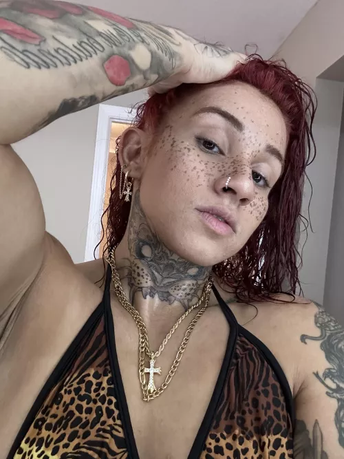 Lick my armpit while pounding me.