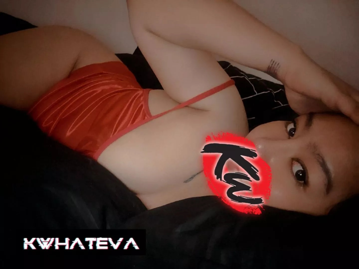 Mahigit isang taon na din pala ko walang katabi sa kama, kahit cuddle wala. 🥹 Minsan nakakalungkot na din mag-isa. Hay. K bye. (F) 