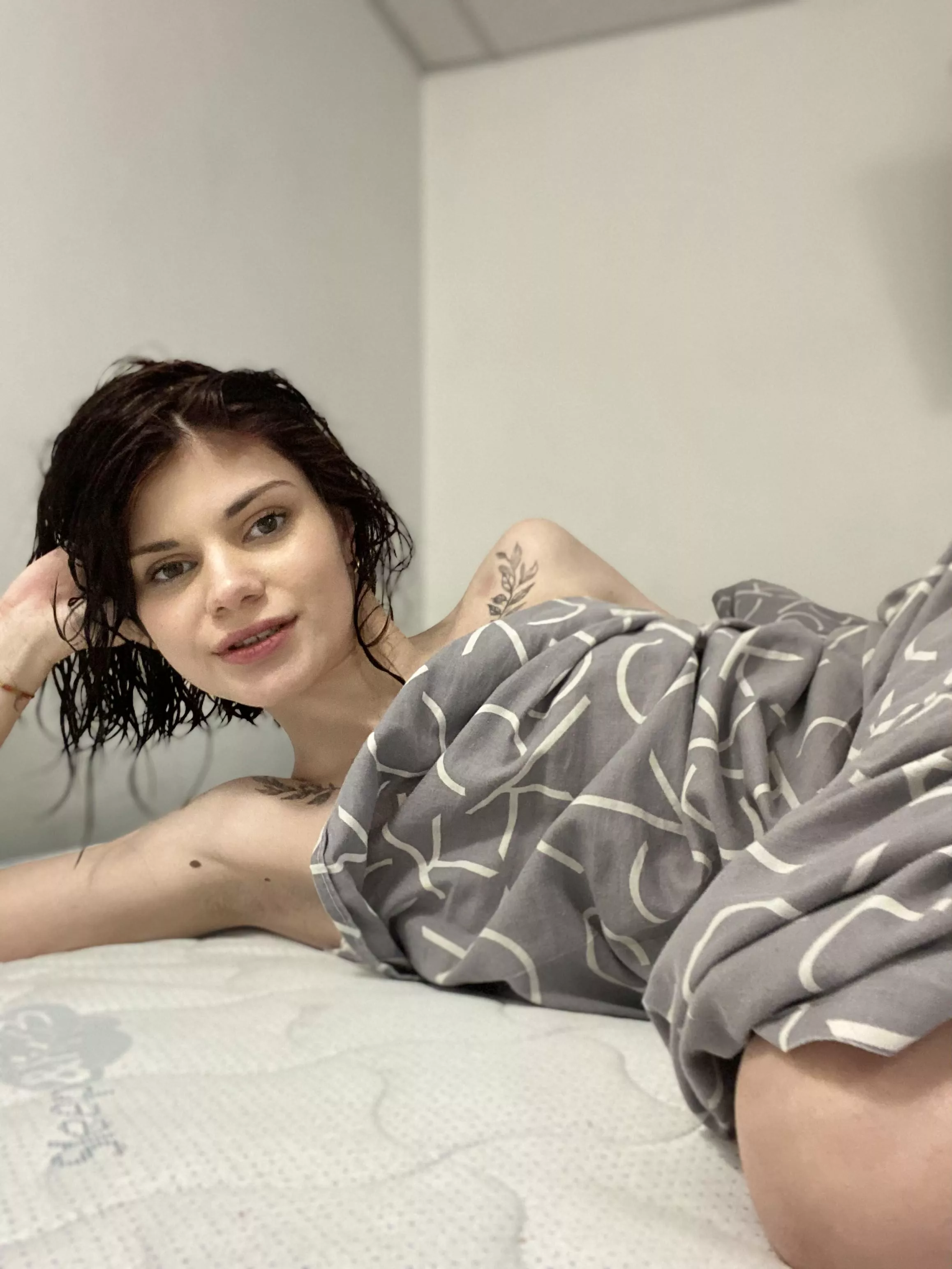 My bed is so empty today...we should fix that ;)