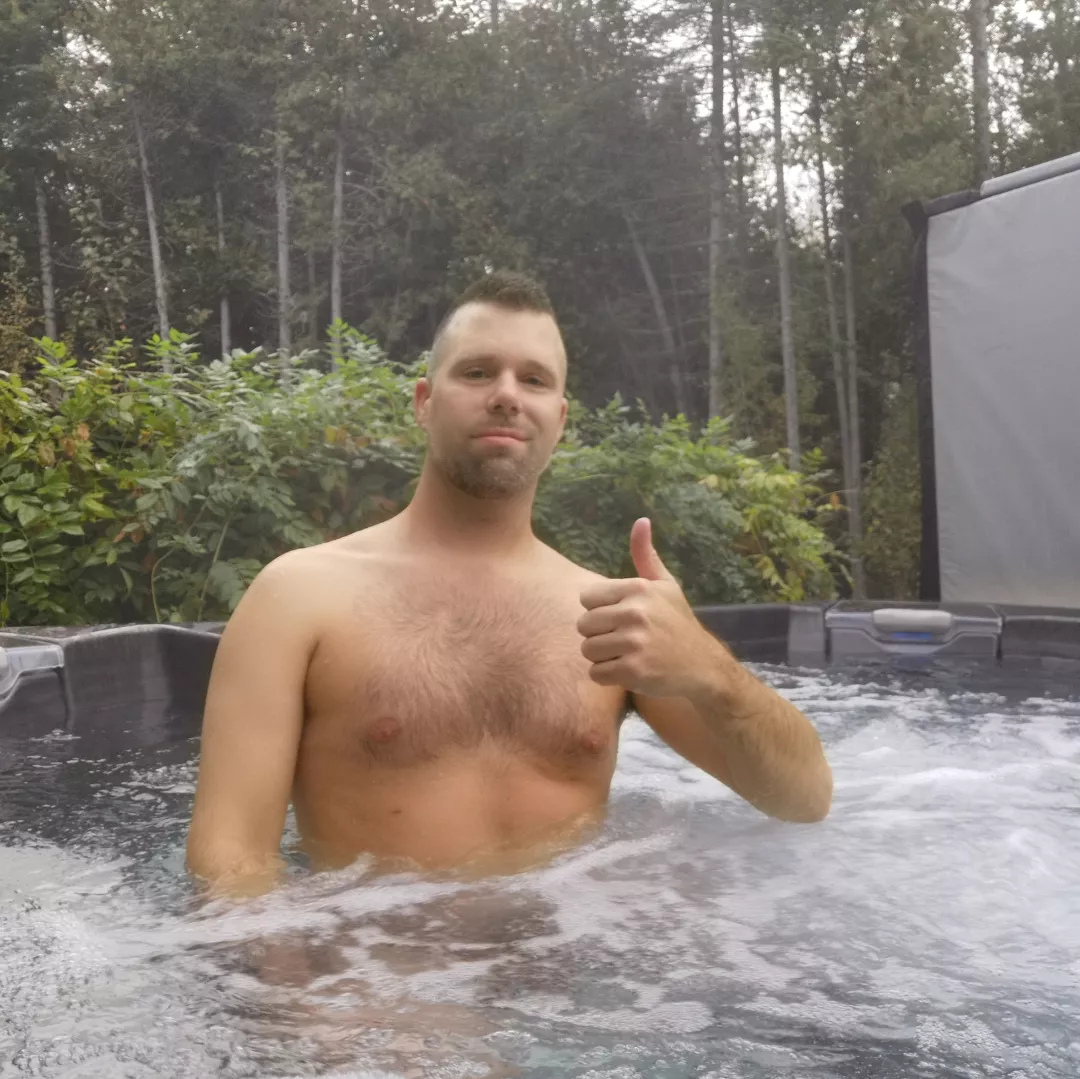 Naked hot tub daddy (41)