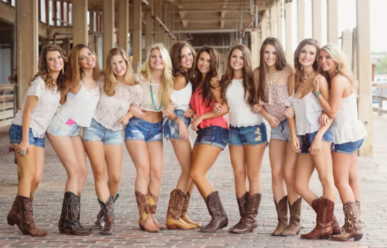 Plenty of boots thighs and daisy dukes