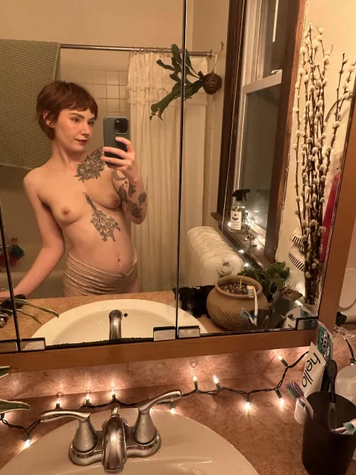 probably shouldn’t be sneaking naughty photos in my best friends bathroom but