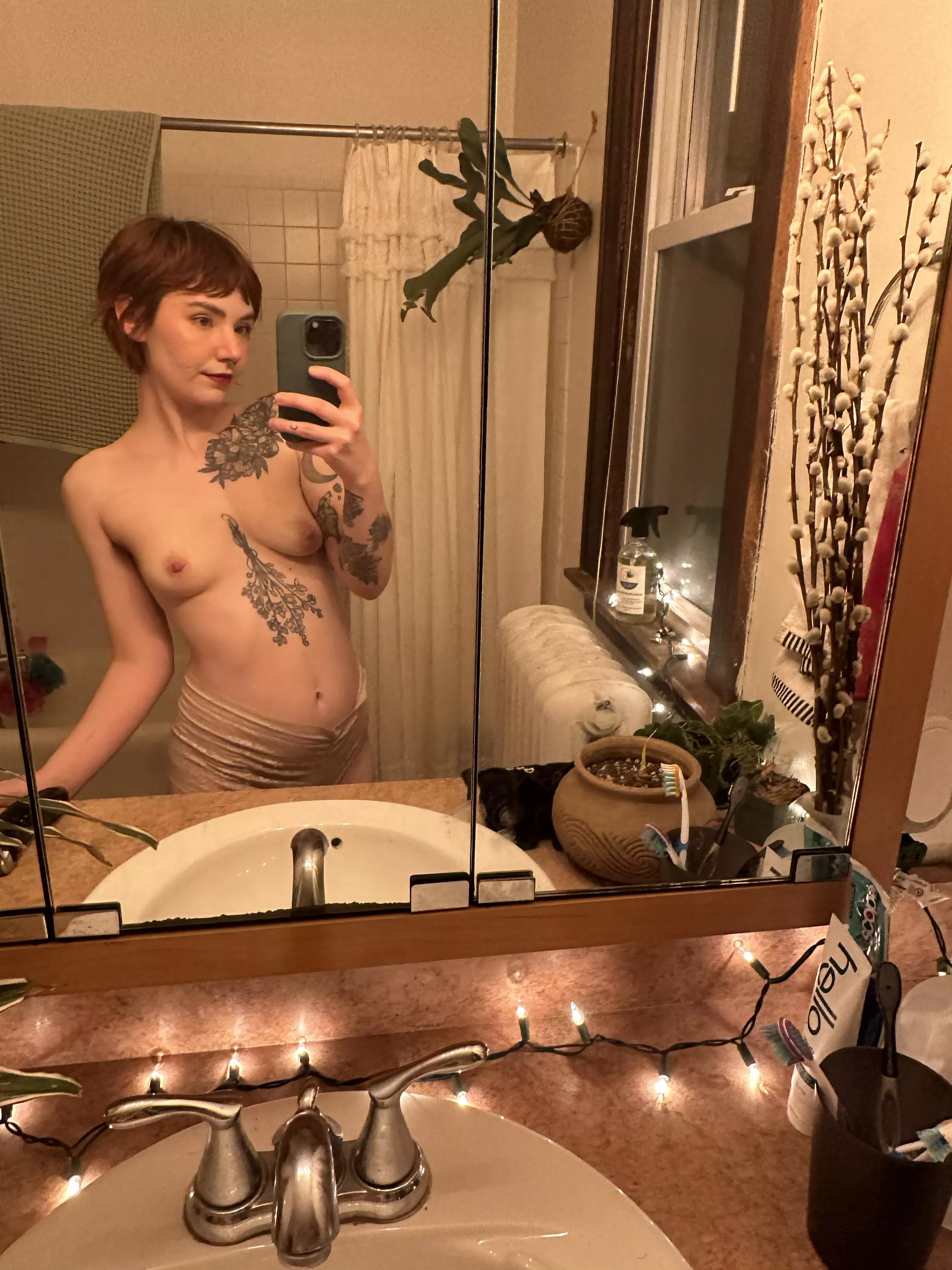 probably shouldn’t be sneaking naughty photos in my best friends bathroom but