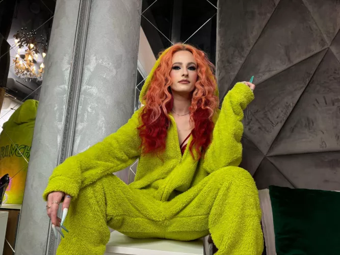 Redheaded grinch in the house