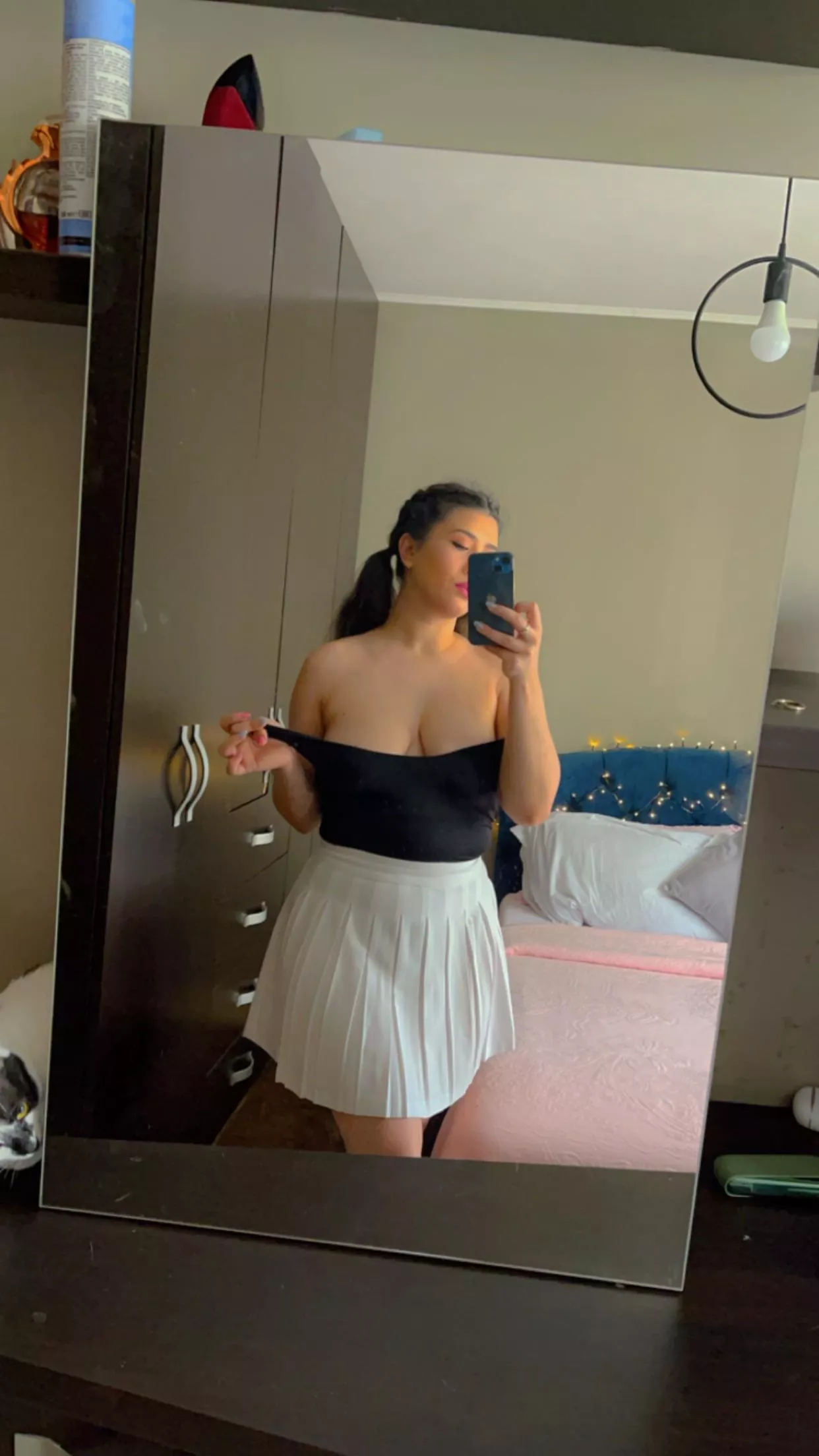 See my hair? I want you to pull it while you… you know 