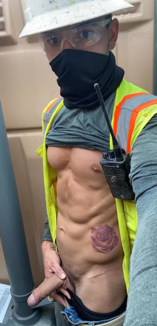 Sexy construction worker 👷‍♂️