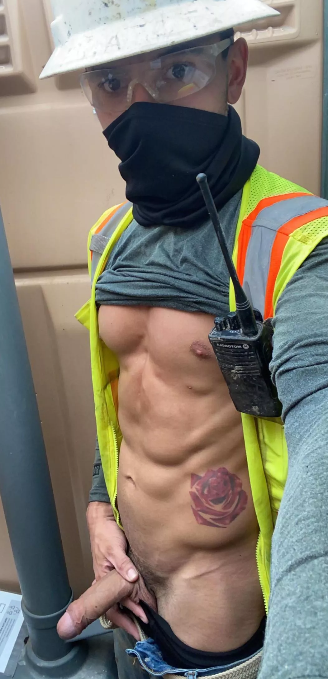 Sexy construction worker 👷‍♂️