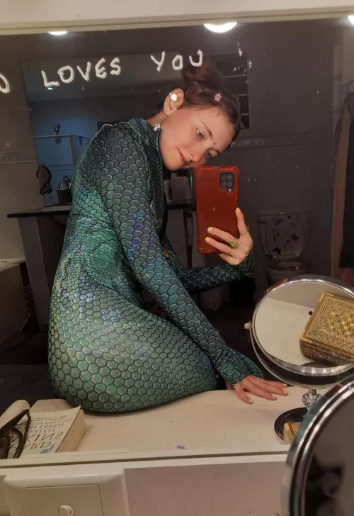 sneak peek from ur shy bookworm, bathroom selfie time bae F18