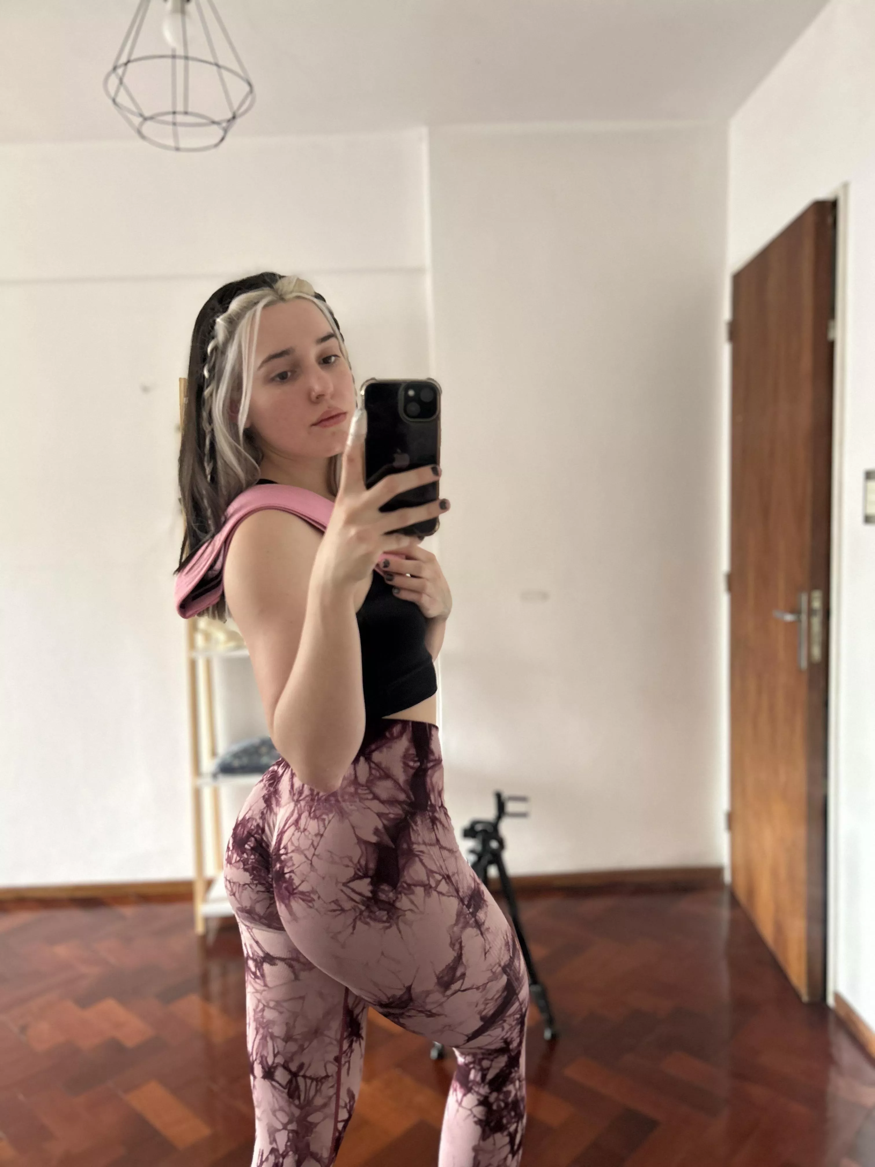 that’s my sweet ass in leggings