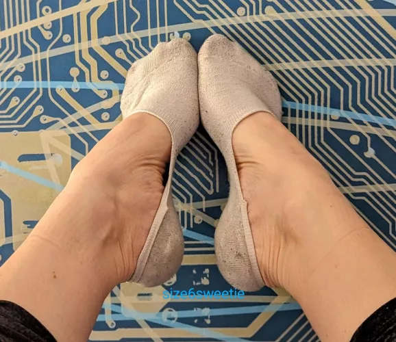 who like purchasing socks with 7 days of wear on them? 