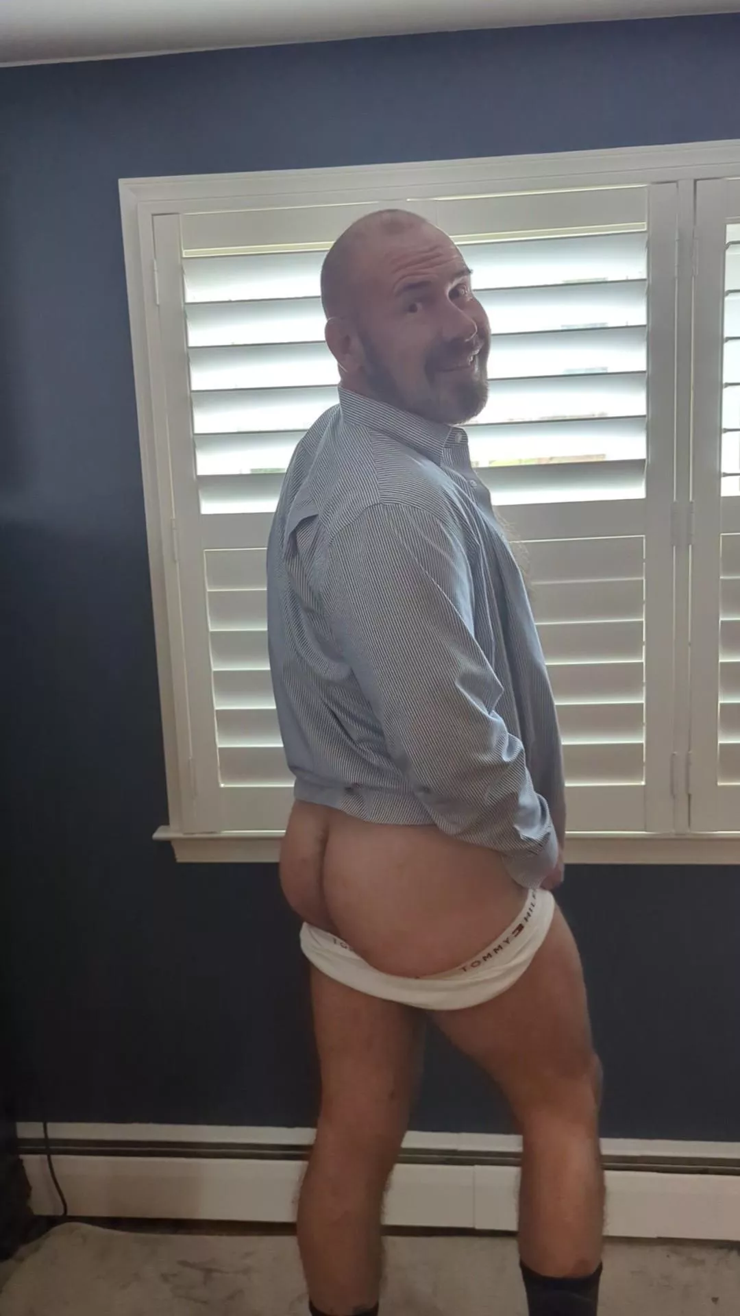 Who likes a hairy crack?