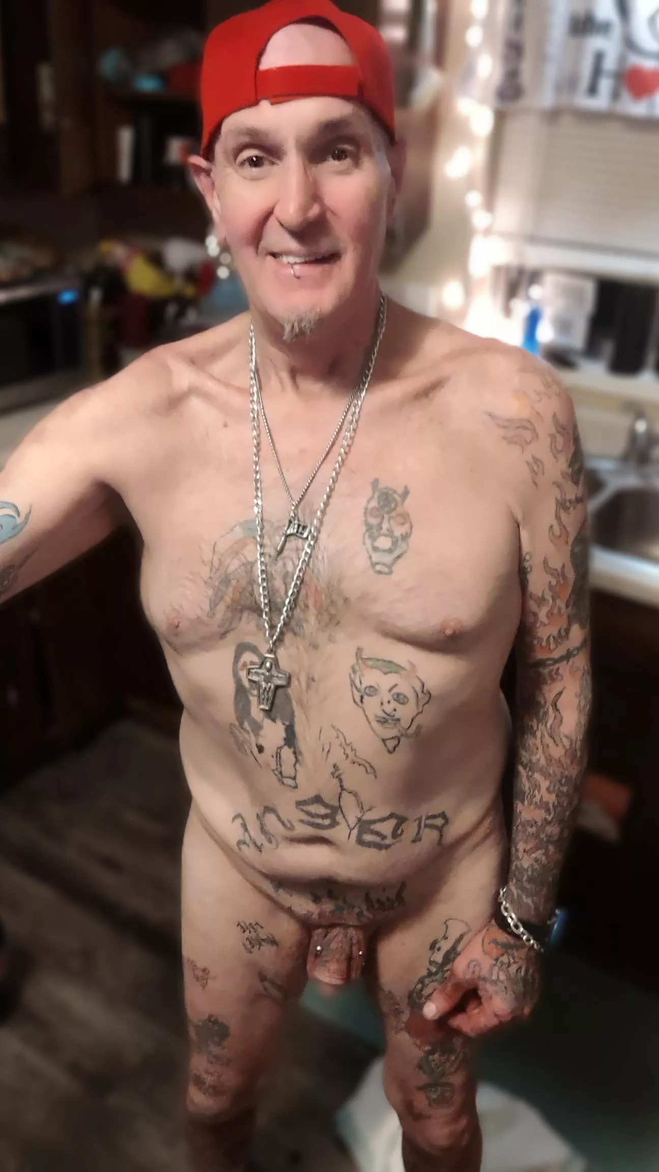 Who's not afraid to share their nude pic?