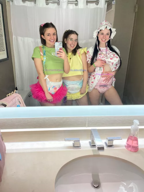 Whose outfit do you like best? 🍼