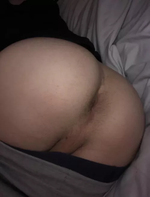 19 yo boy looking for daddy