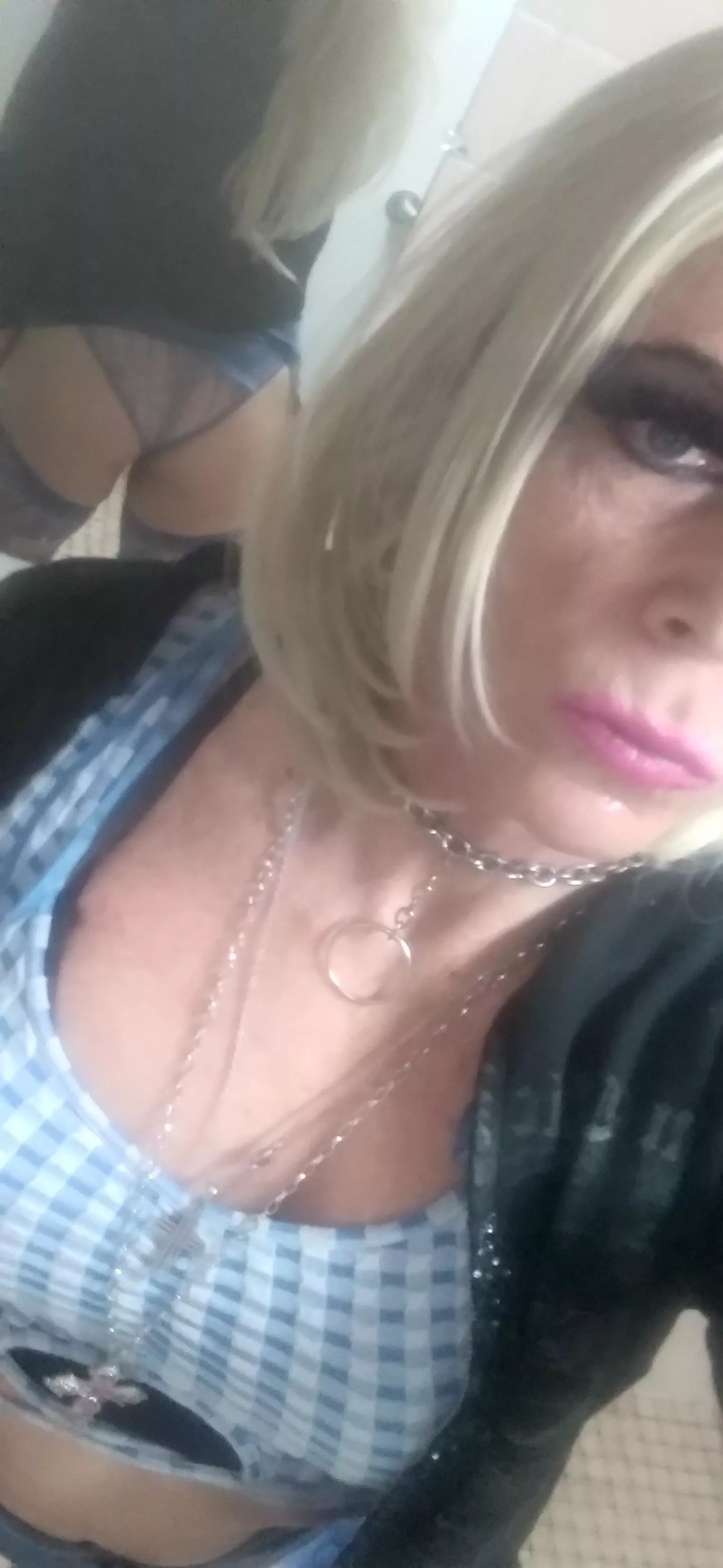 1choice what hole?...👄 or 🍑 